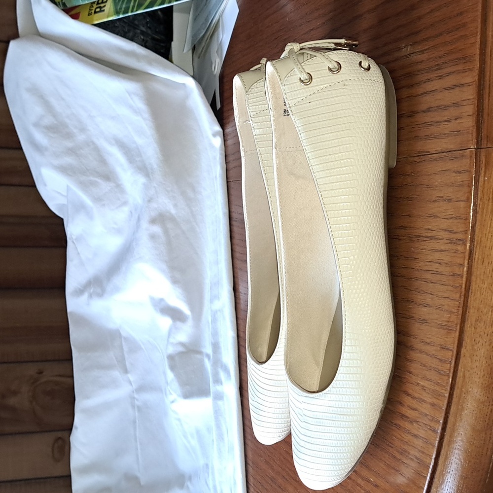 a.n.a size 10 M bone flats - Picture 5 of 7